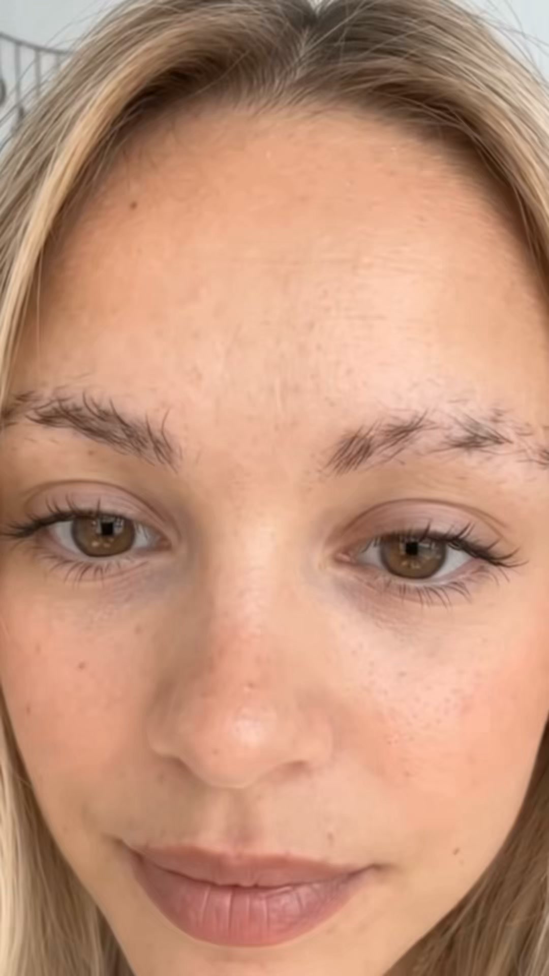 Comblez les vides dans vos sourcils