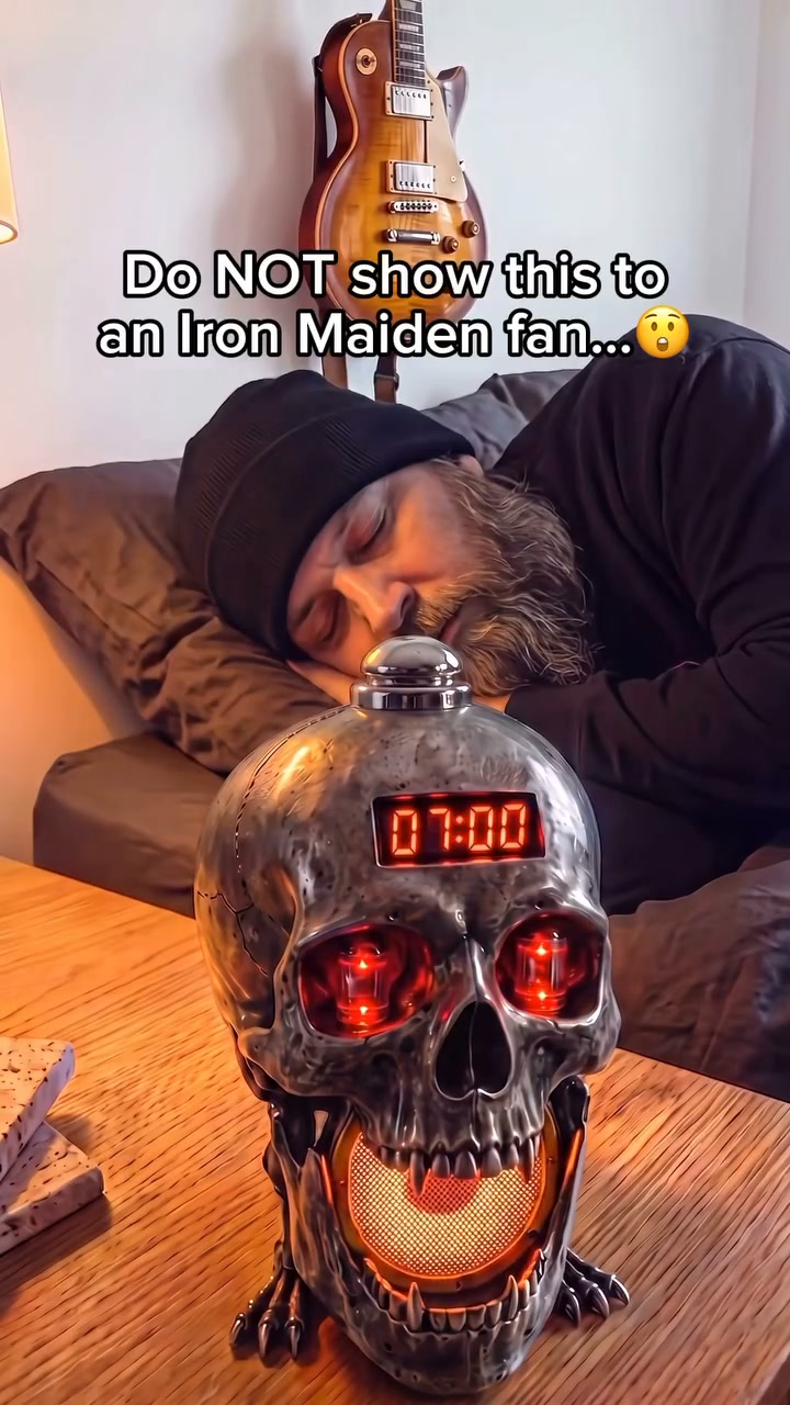 Skull Bluetooth Speaker & Alarm Clock – Gothic Rock Desk Decor