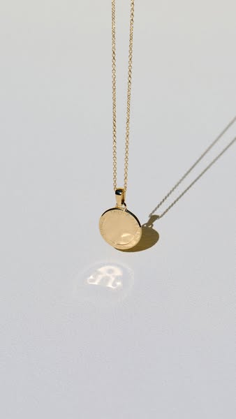 By 886 The Royal Mint. Made in Wales.