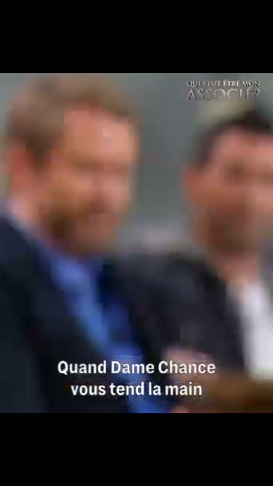 Vous tenez la rampe dans les escaliers ?