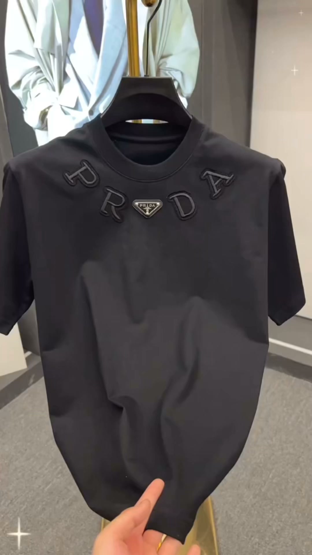 Anúncio de SuitCrest