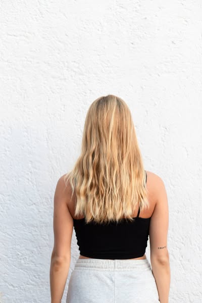 Effortlessly lighten your hair from home