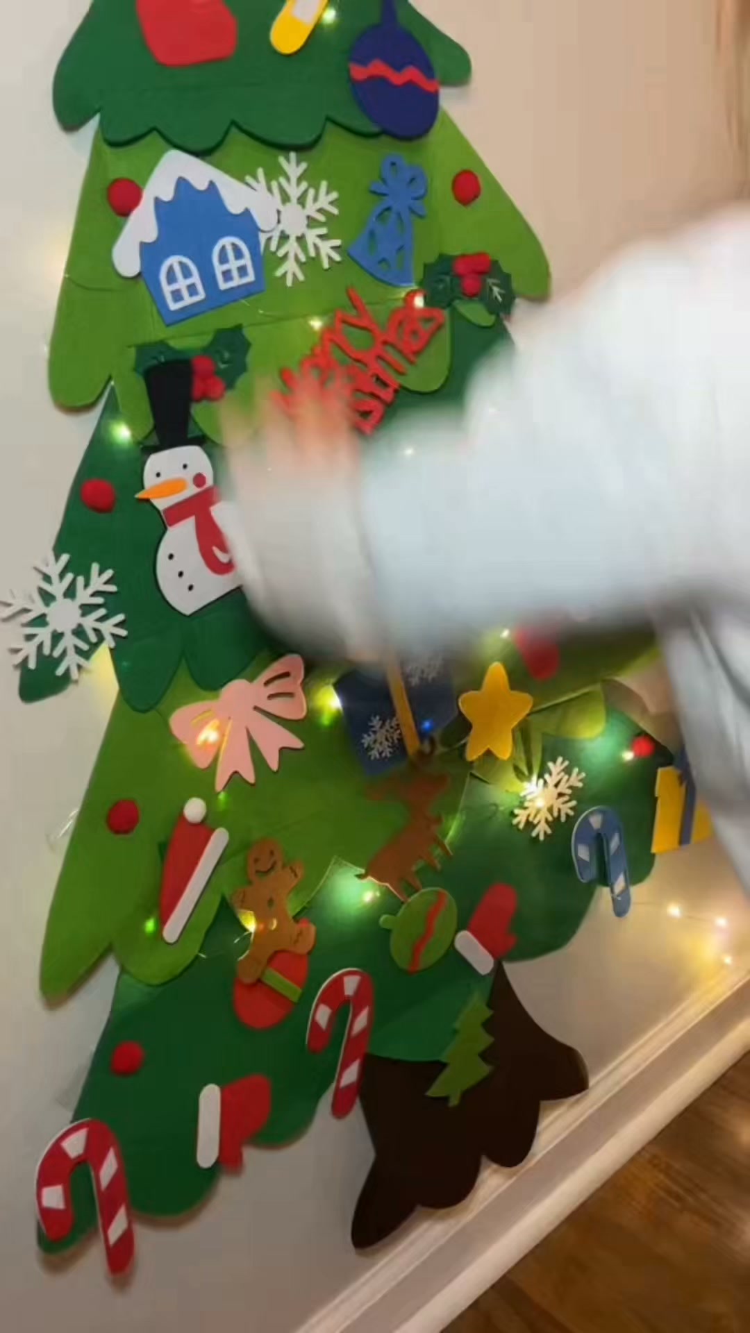 Su propio árbol de Navidad.