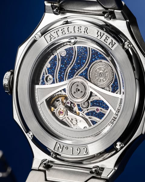Customised, Pequignet calibre EPM03.