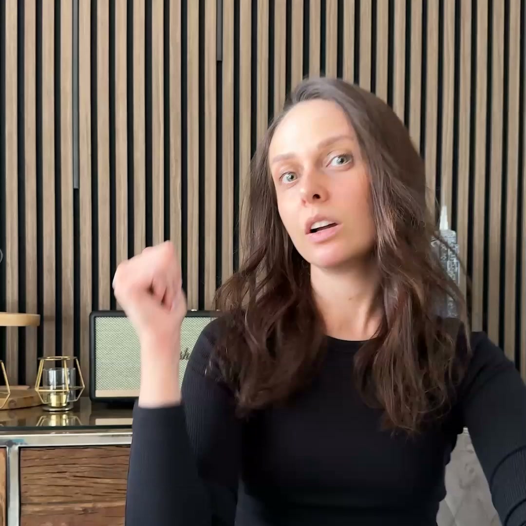 „Weil sie normal aussieht. Wie Haut. Nur… besser."