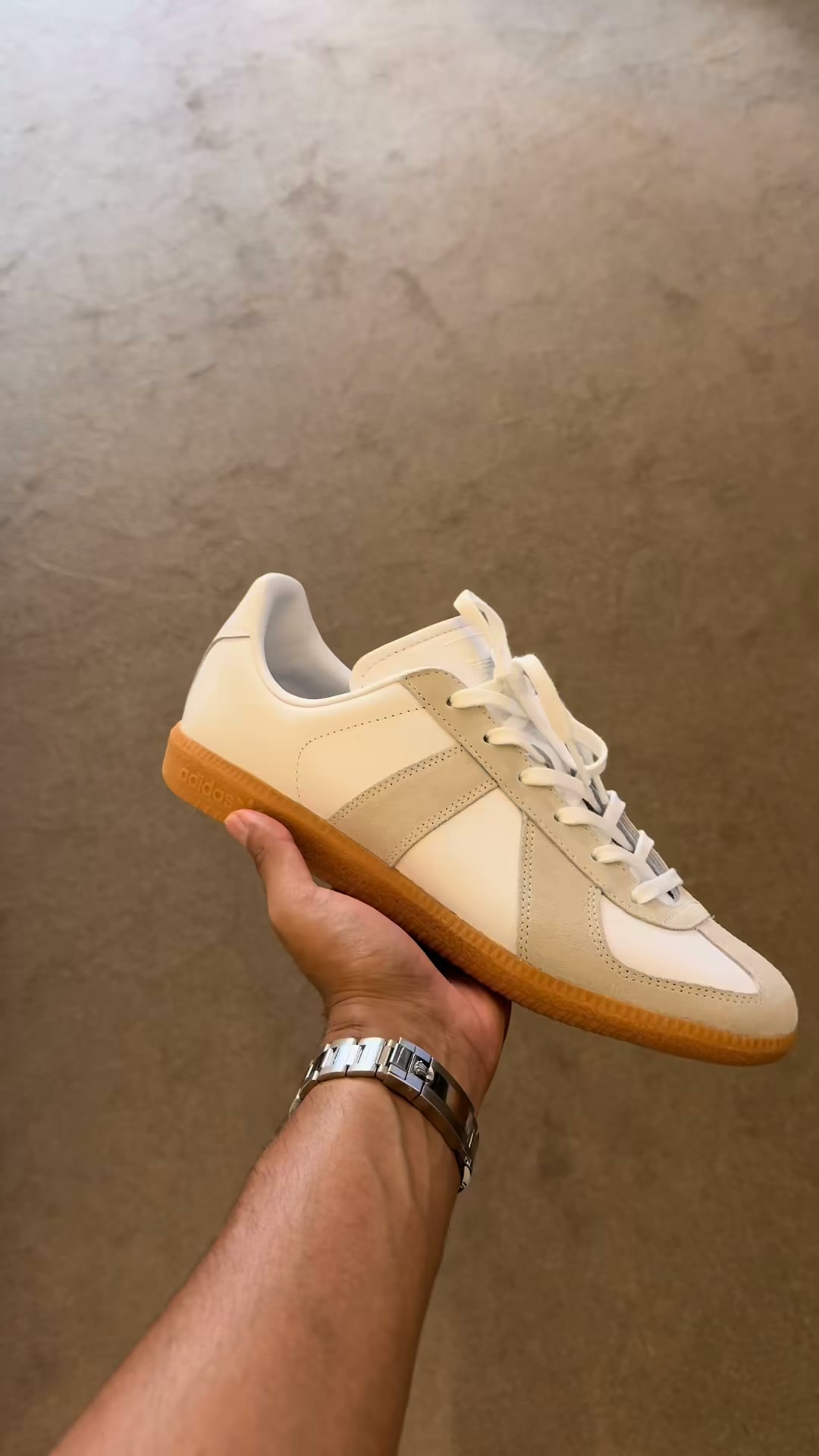 Shop dem her