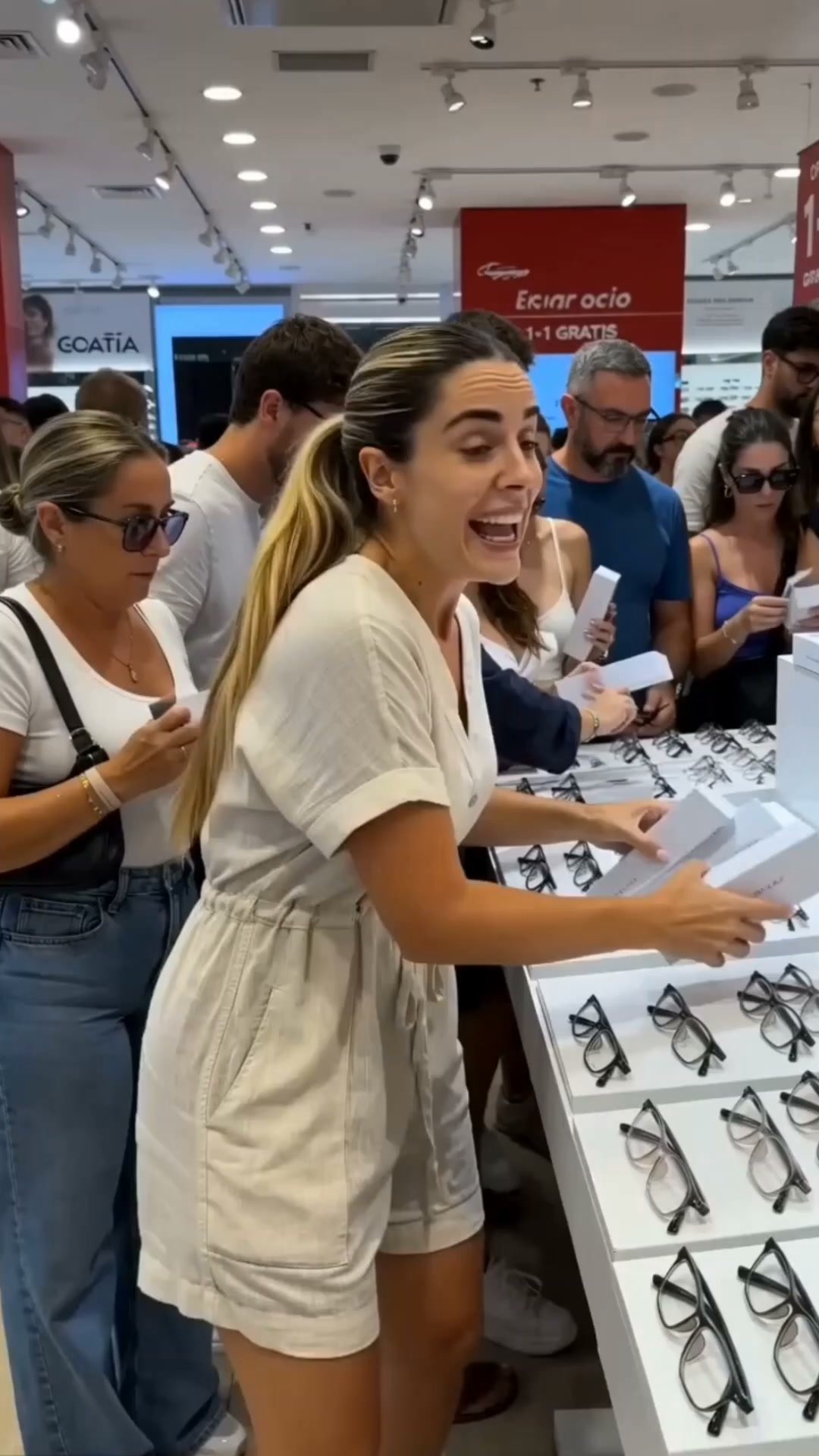 【HAZ CLIC AQUÍ Y CONSIGUE TUS GAFAS 4 EN 1 ANTES DE QUE SE AGOTEN】