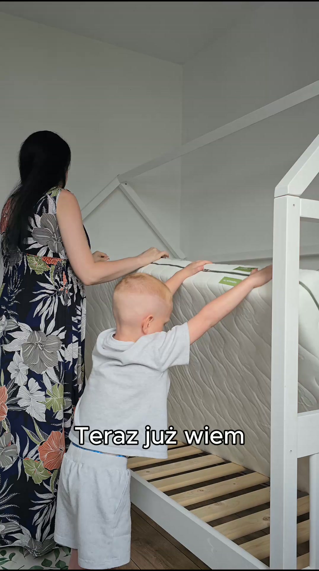 Jeden dwustronny materac na całe dzieciństwo.