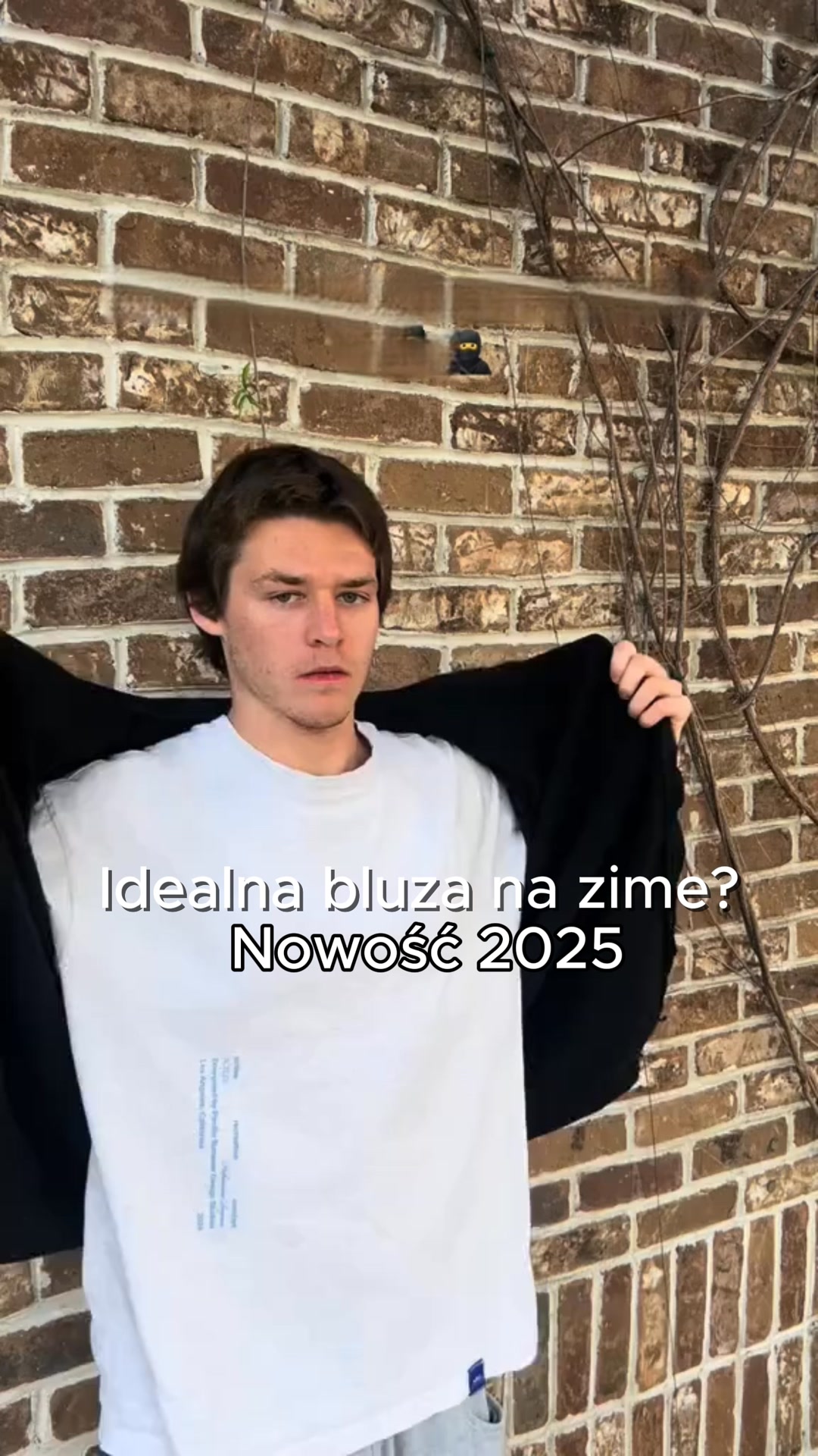 Jeden zamek. Kaptur staje się kominiarką