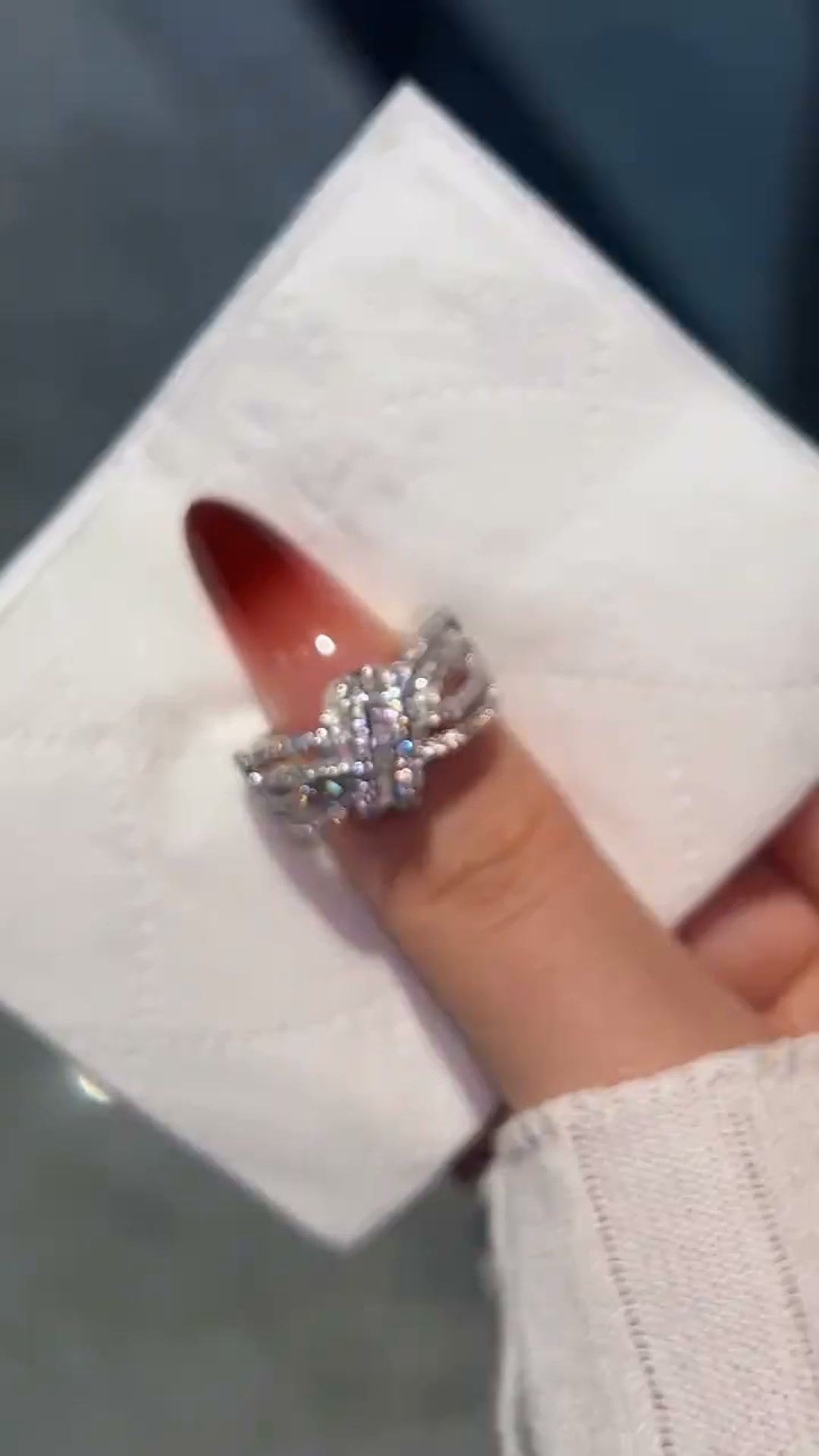 Openwork Ribbon Zircon Ring