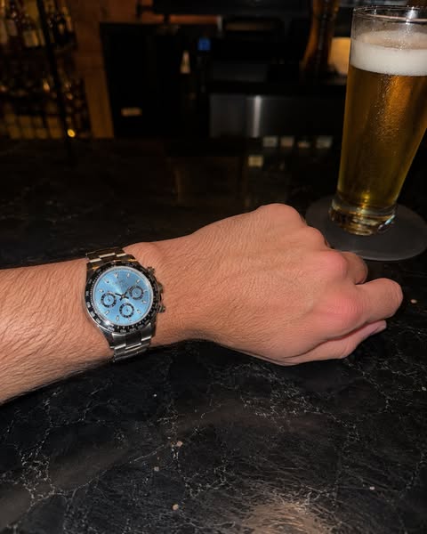 A stopwatch that snaps back to zero