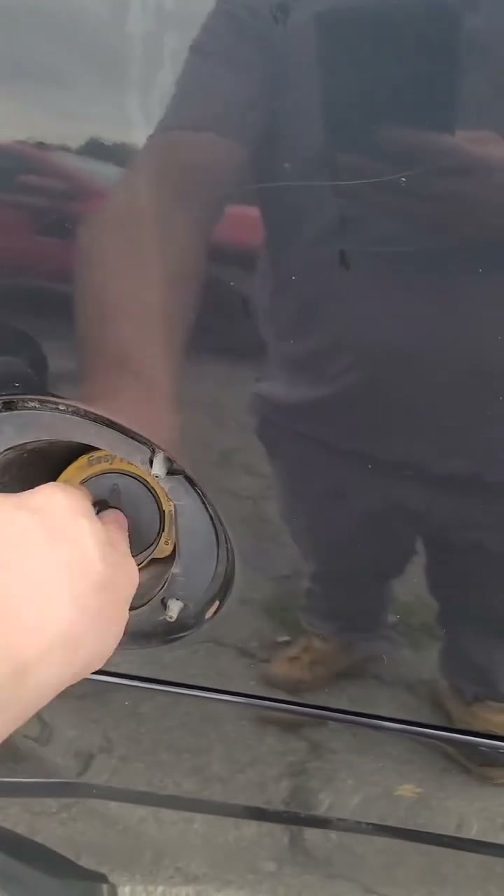 Locking Fuel Tank Cap with 2 Keys