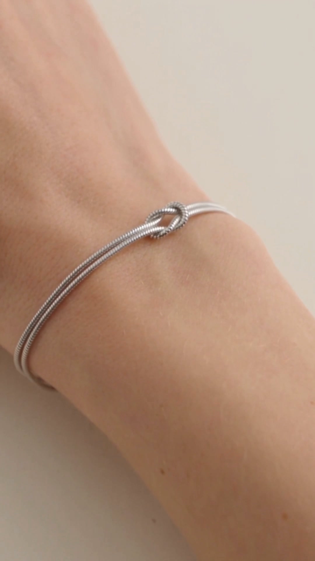 With the holidays coming up, there’s truly no better moment for matching bracelets that symbolize love and connection.