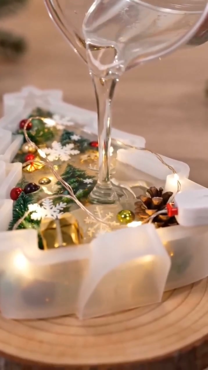 Beginner-Friendly Resin Christmas Tree Night Light DIY Kit | Complete Kit with Mold, Resin, Fairy Lights & Festive Decorations