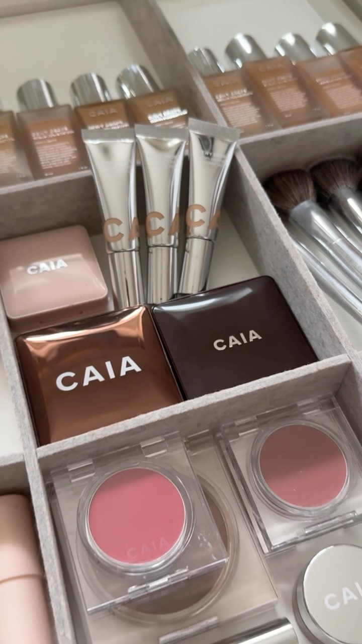 Anúncio de CAIA Cosmetics