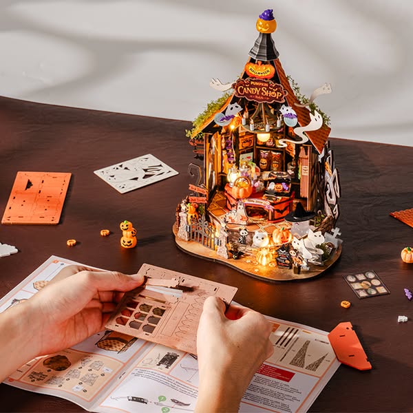 NEW! Build the Sweetest Haunted House of Halloween
