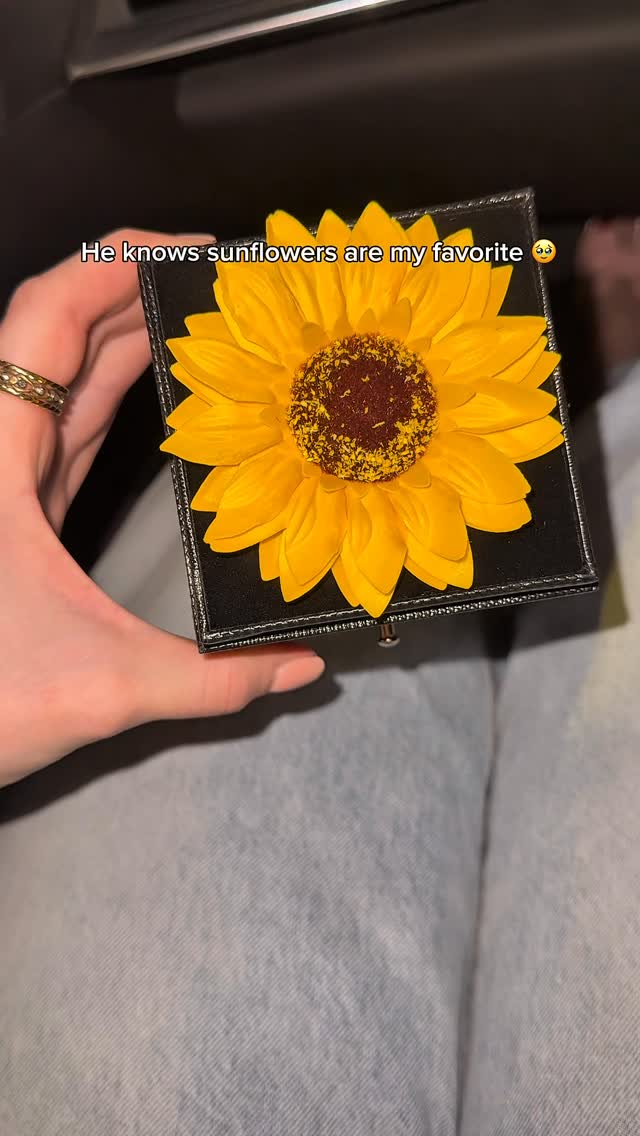 Anúncio de Sparkly Roses