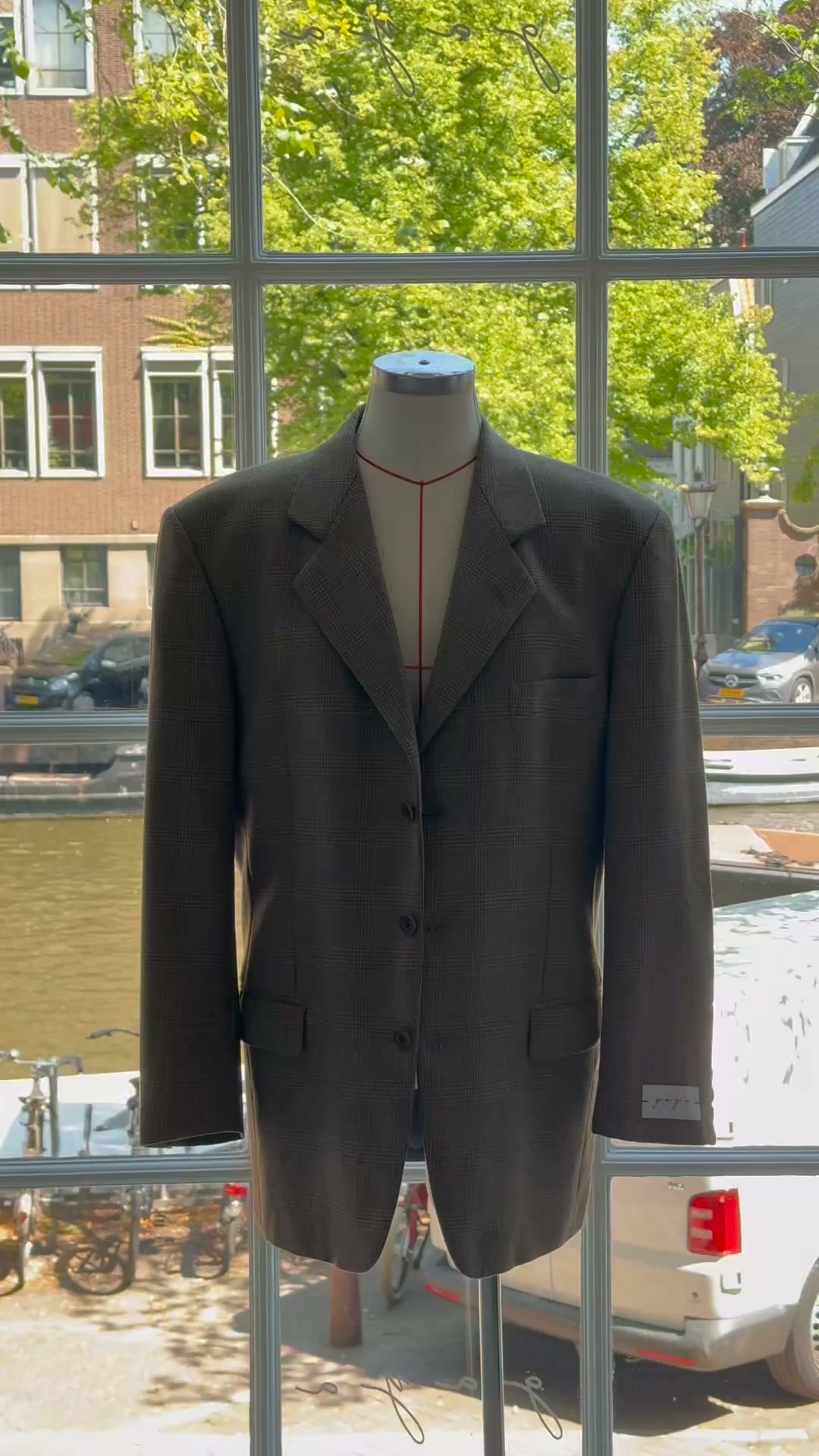 Anúncio de Gaya Collections