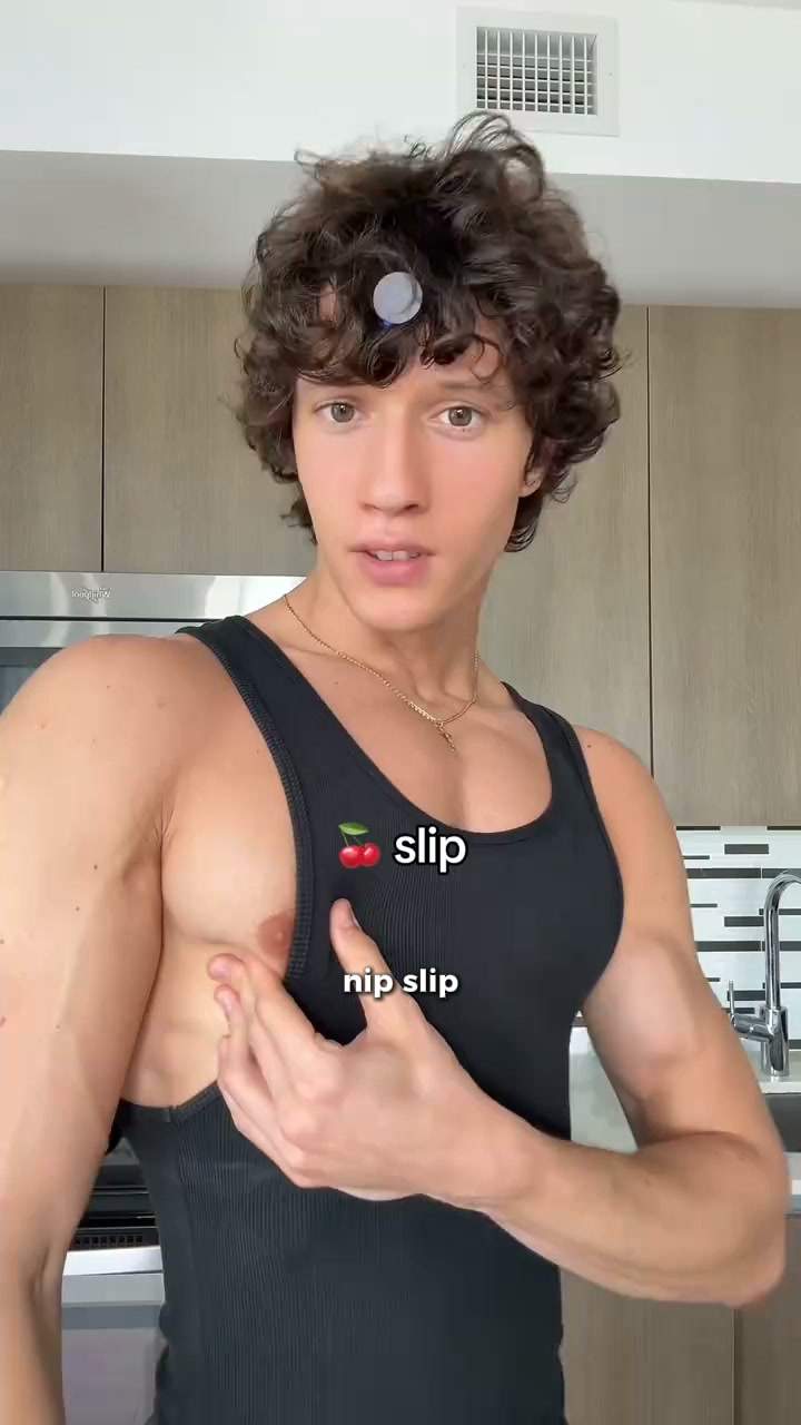 Show the Arms. Keep the Fit Clean.