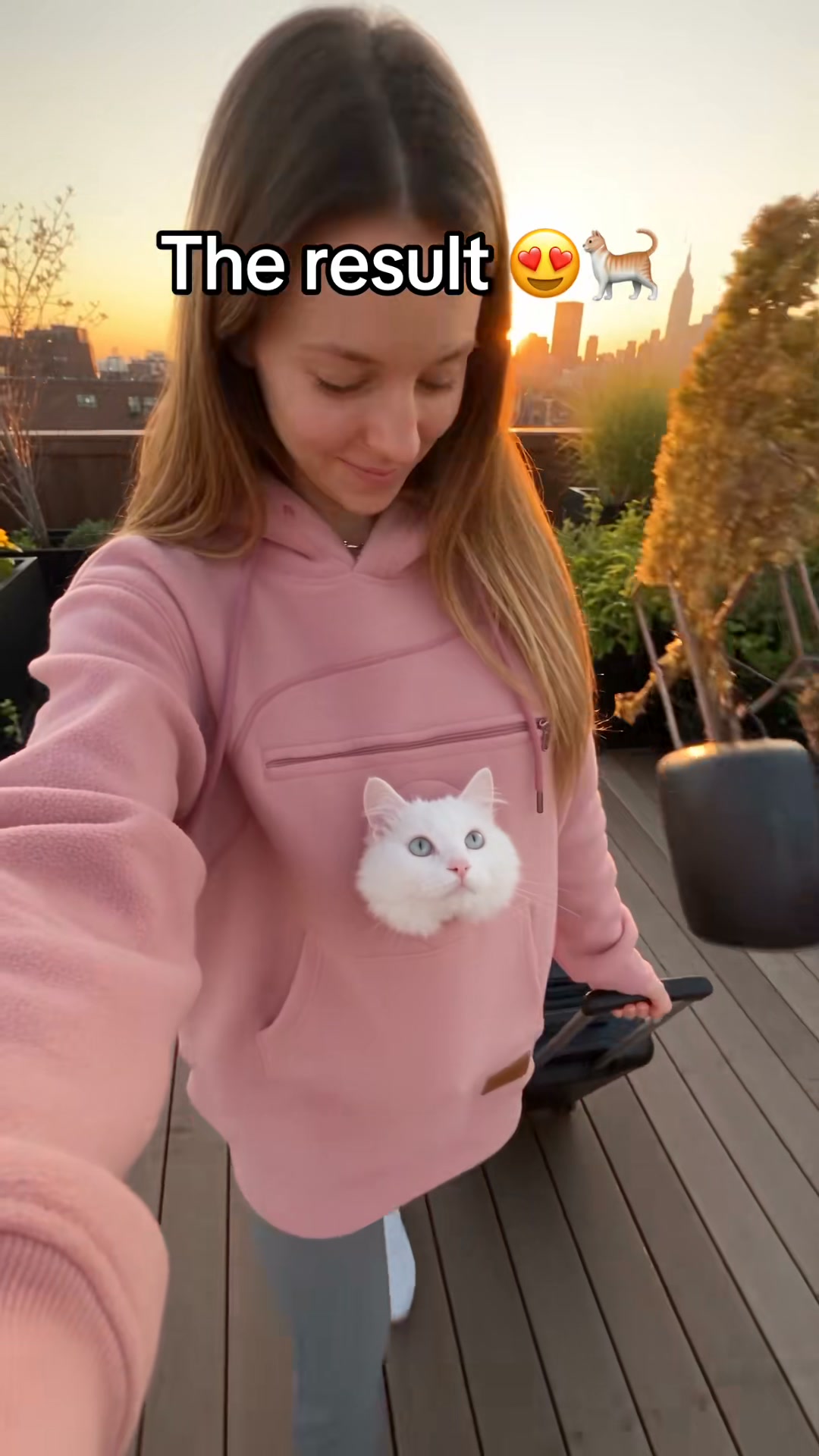 The perfect gift for dog moms, cat lovers & pet families