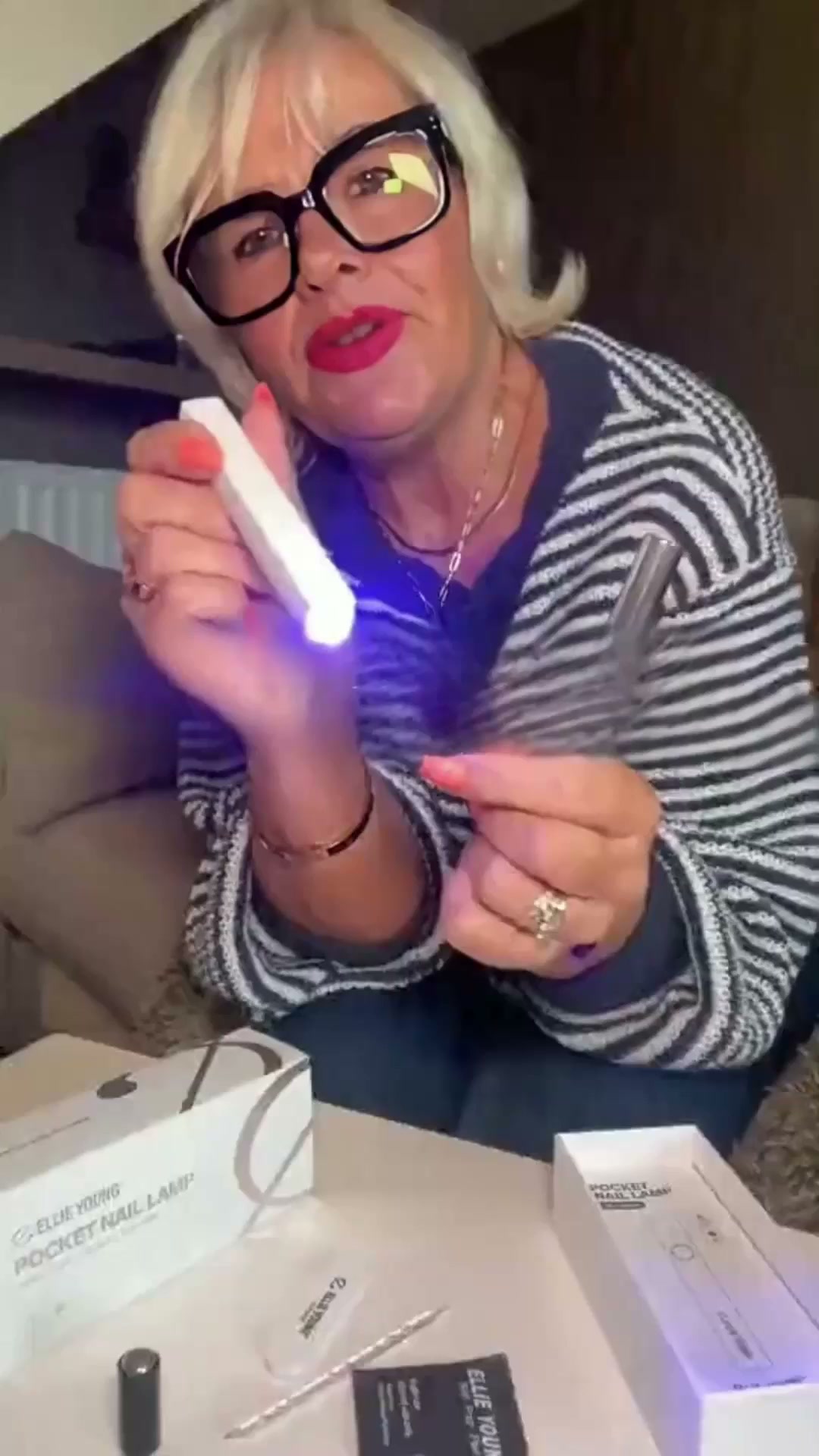 GRATIS UV-LAMPA INGÅR I VARJE ORDER