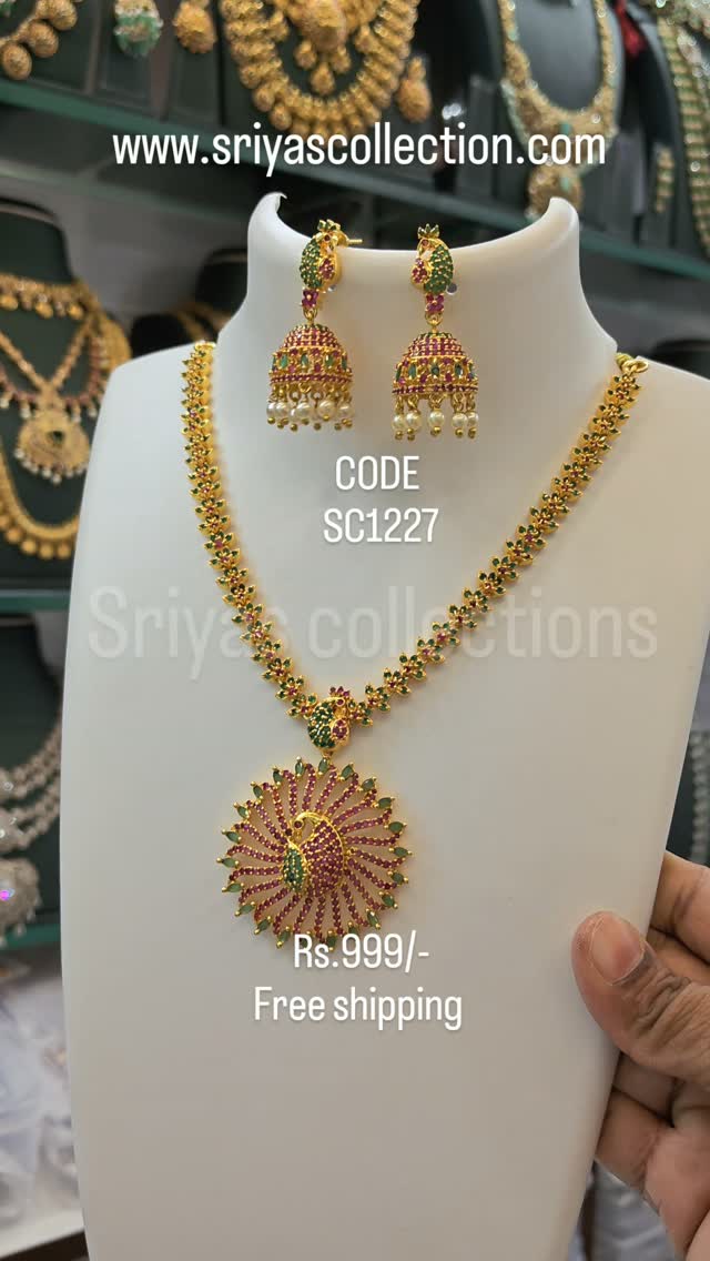 Anúncio de Sriya's collections