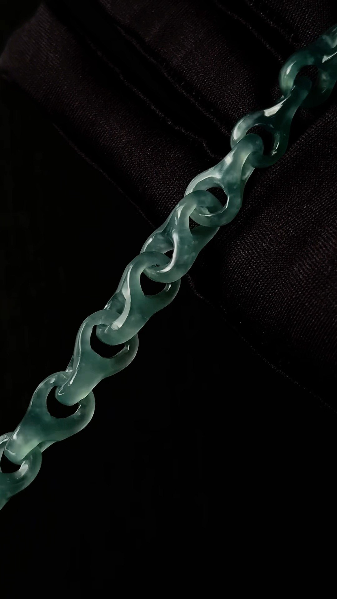 Anúncio de Jade Chains