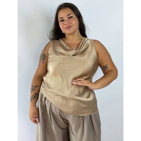Satynowa bluzka Plus Size z lejącym dekoltem – elegancja i kobiecy styl