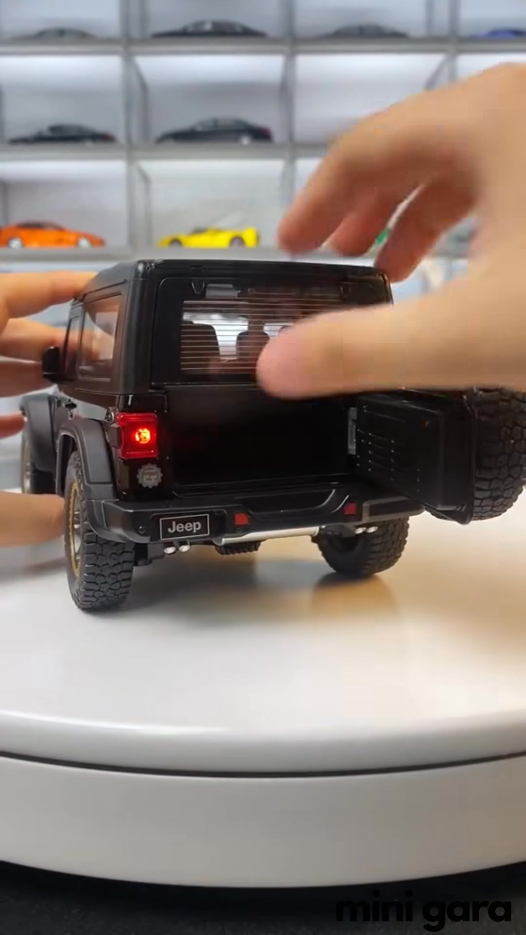 1:32 BMW M8