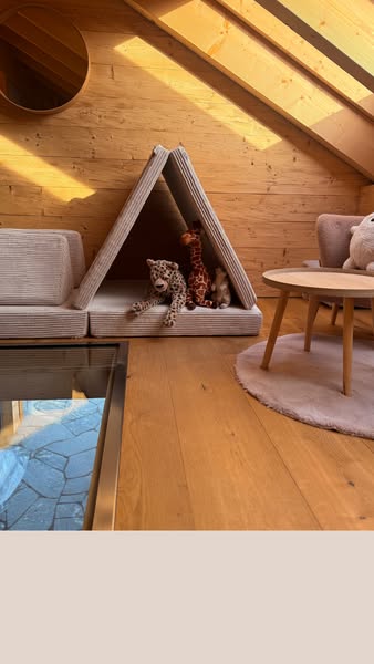 Ein Spielsofa, das mitwächst und sich erweitern lässt.