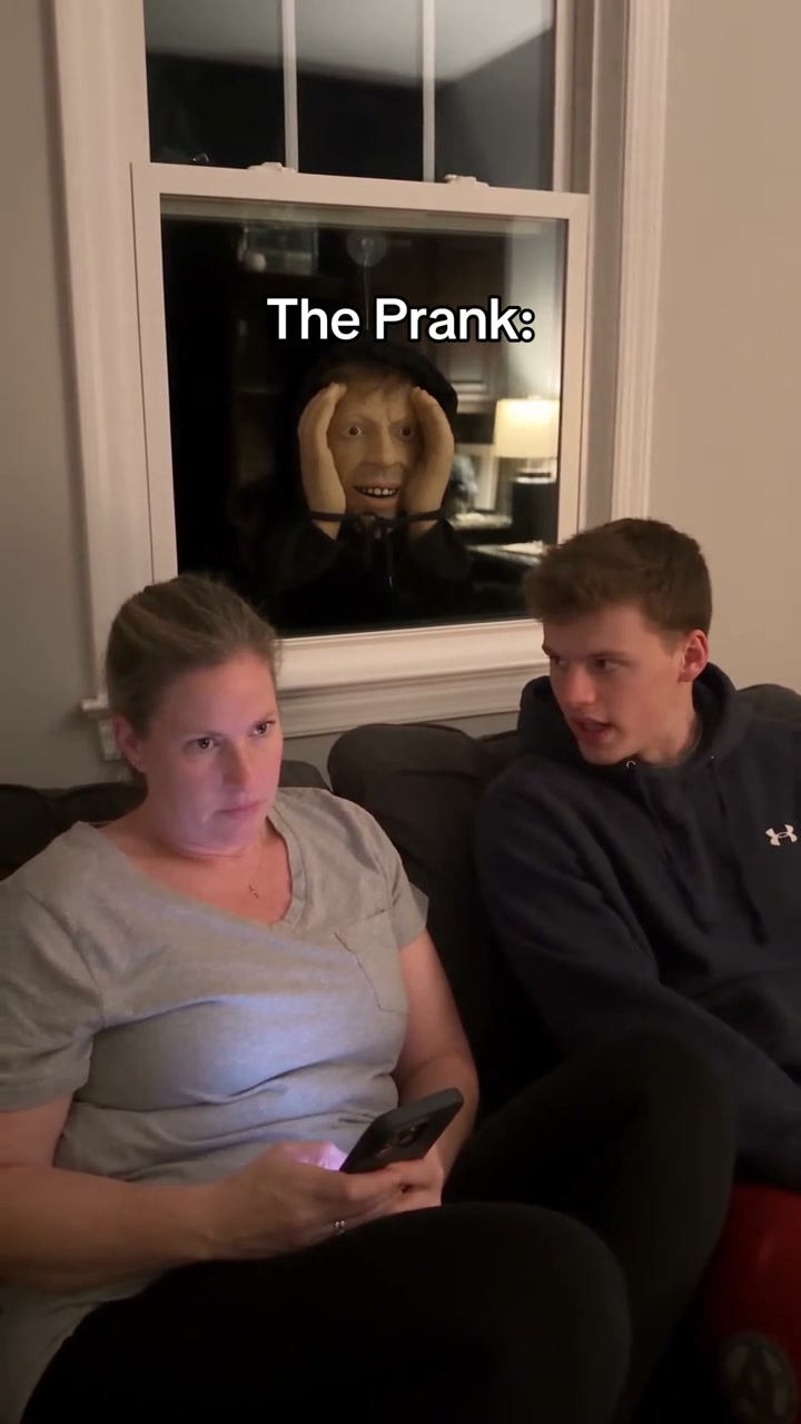 Scary Peeper Halloween Decoration