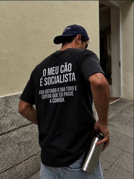 T-Shirt “O Meu Cão É Socialista” | Humor Político | Inconformado