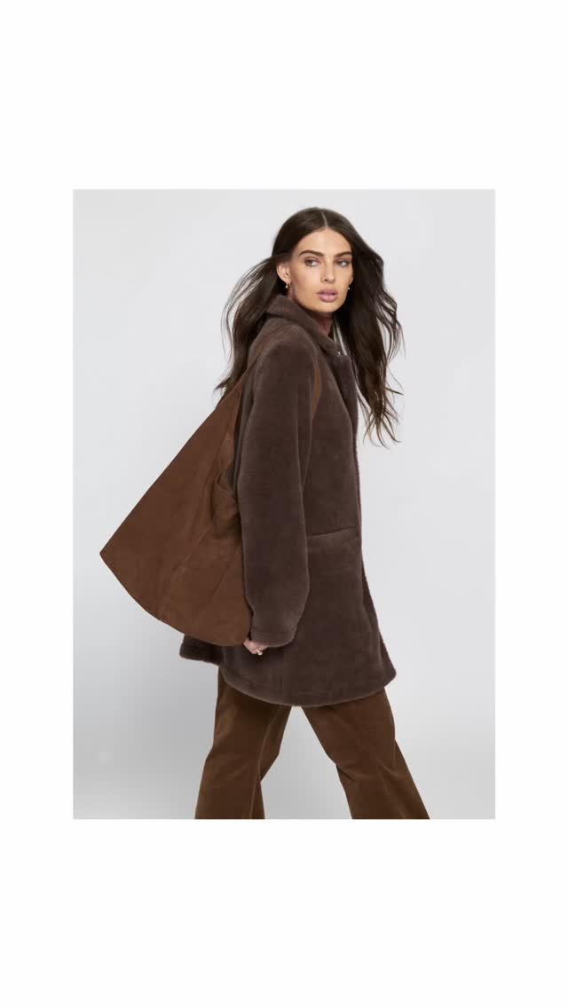 Anúncio de ELLE Collections US