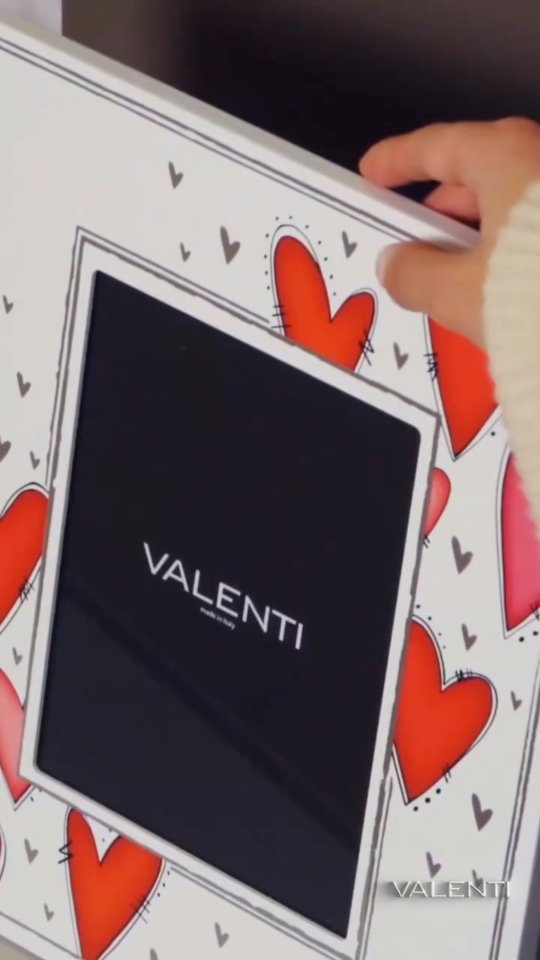 Anúncio de Valenti Argenti