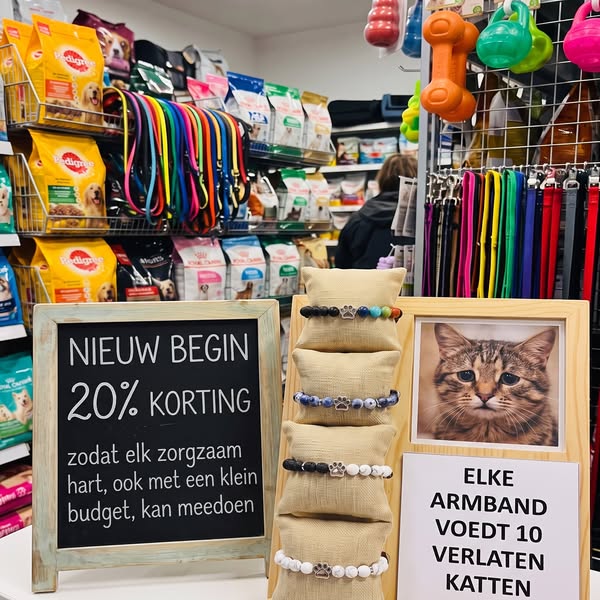 Draag hoop. Voed een kat.