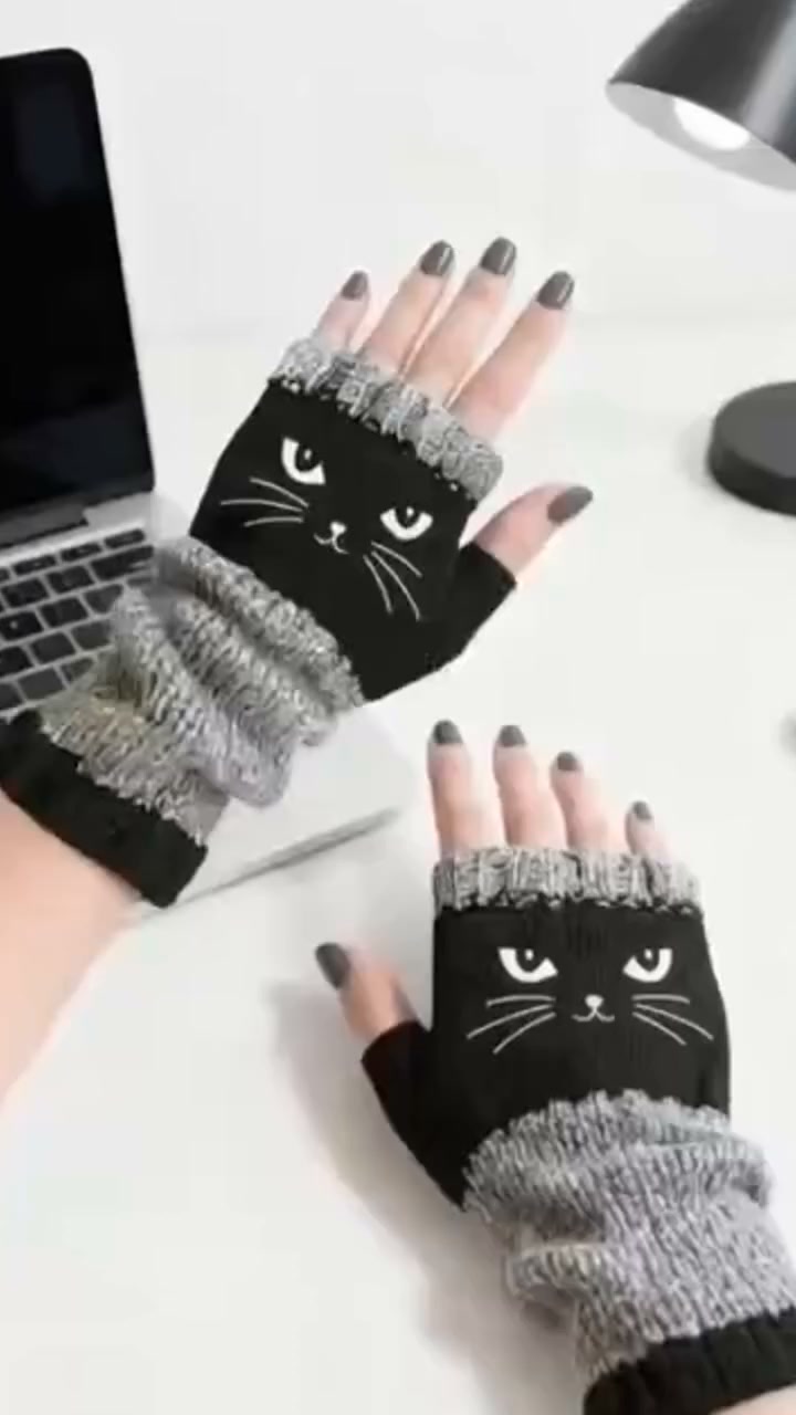 Let cats warm your handsKnitted Fingerless Gloves