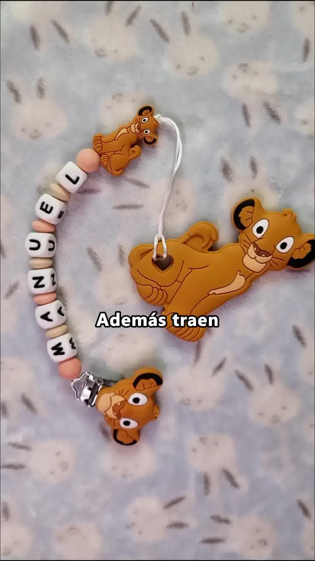 Tu bebé se merece lo mejor, regálale un chupetero personalizado.