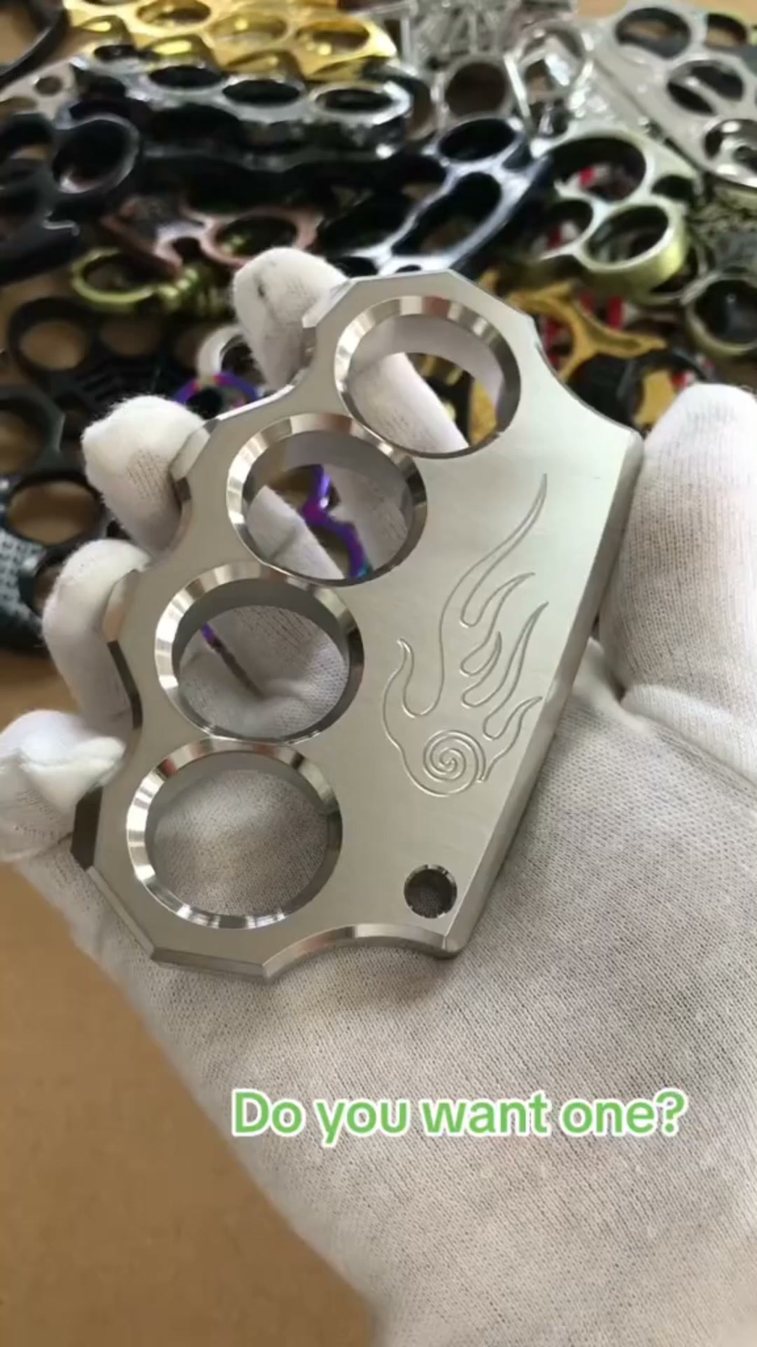 Metal finger grip self-defense tool