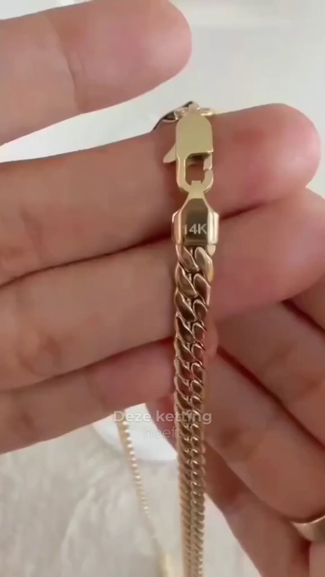 Elegante crucifix-hanger voor elke dag
