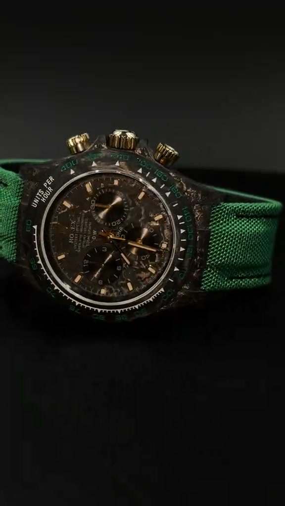 Daytona Carbon Emerald 40mm “Oyster Carbon”