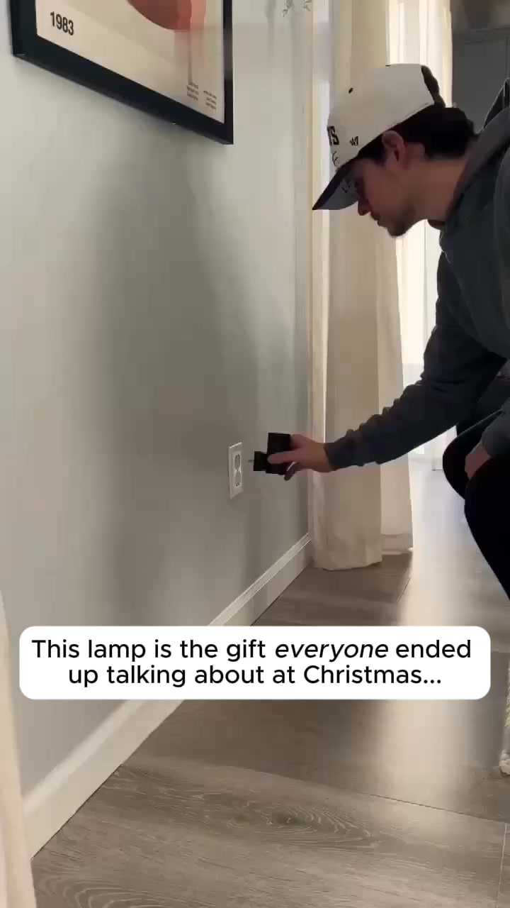 The lamp that turns itself on – every evening