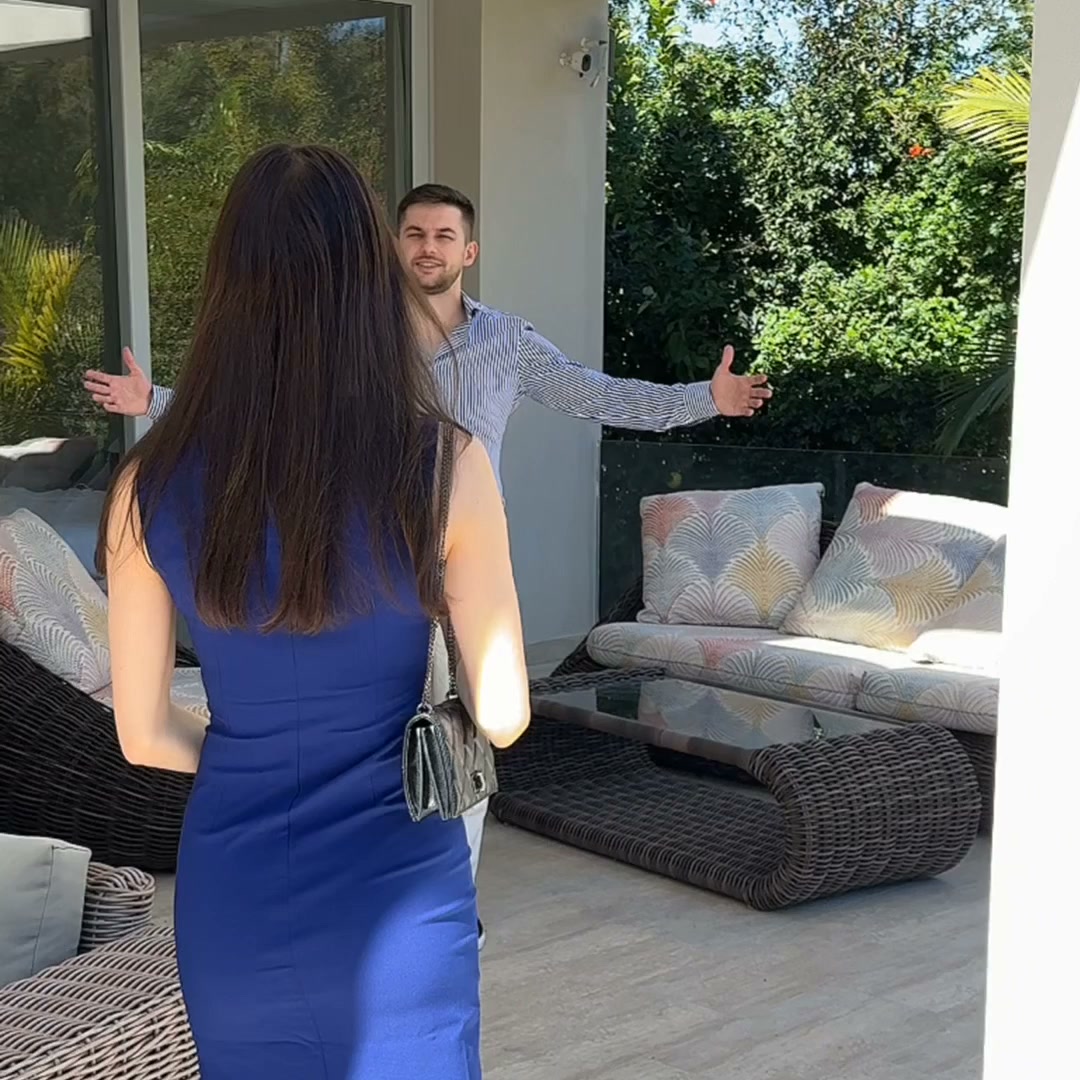 Command Attraction & Respect With Body Language