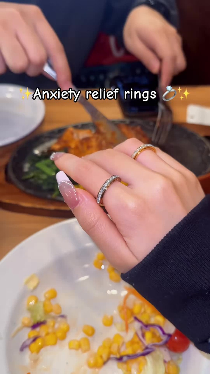 Rotating Single Row Diamond Spinner Ring