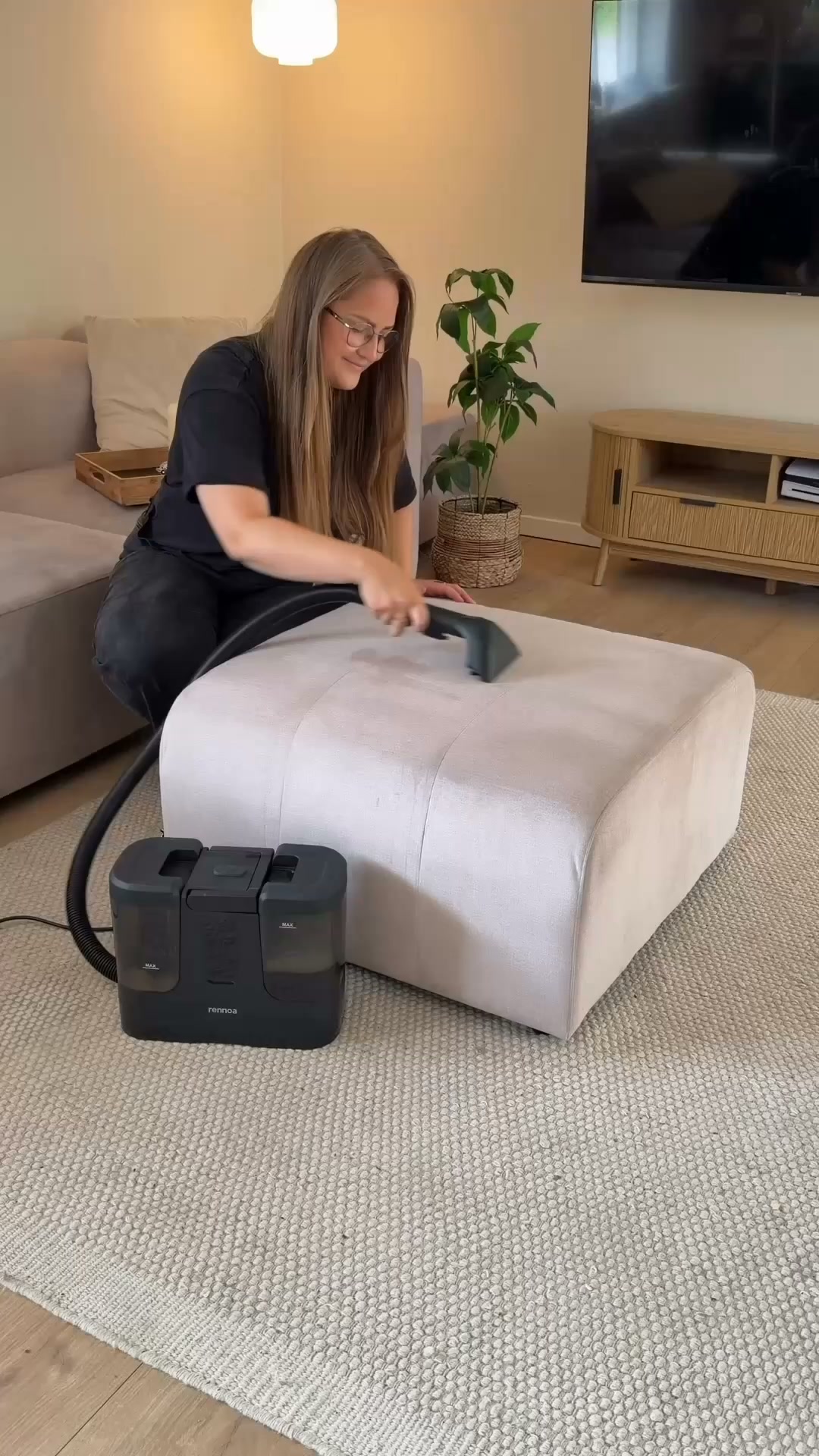 Lys sofa + to små børn = en tikkende bombe