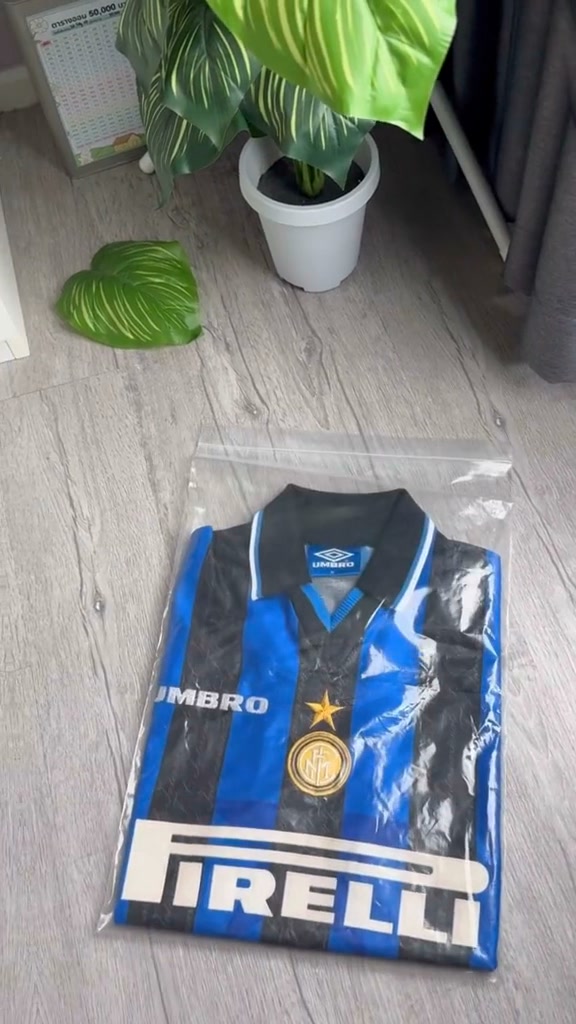 MAGLIE RÉTRO INTER — LA STORIA NON TORNA. PRENDILA ORA!