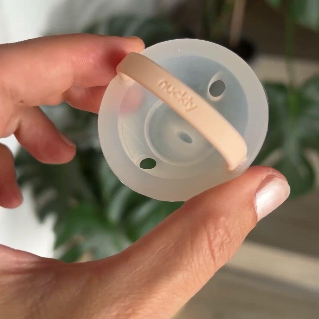 What midwives discovered about pacifier acceptance.