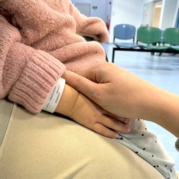 "PORQUE É QUE A MANOBRA DE HEIMLICH FALHA EM CRIANÇAS PEQUENAS (Aviso brutal de Médica Intensivista do Porto)."