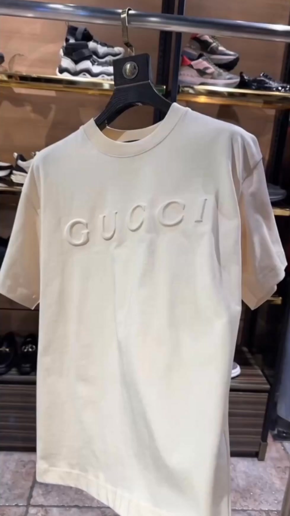 Anúncio de SuitCrest