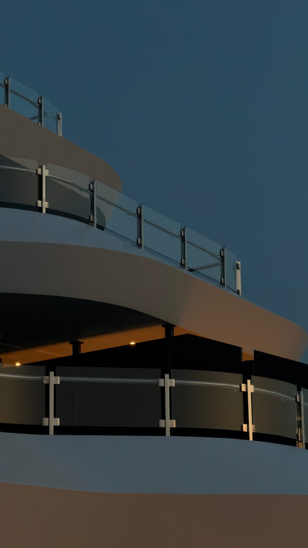 Anúncio de The Ritz-Carlton Yacht Collection