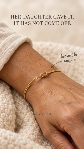 With the holidays coming up, there’s truly no better moment for matching bracelets that symbolize love and connection.